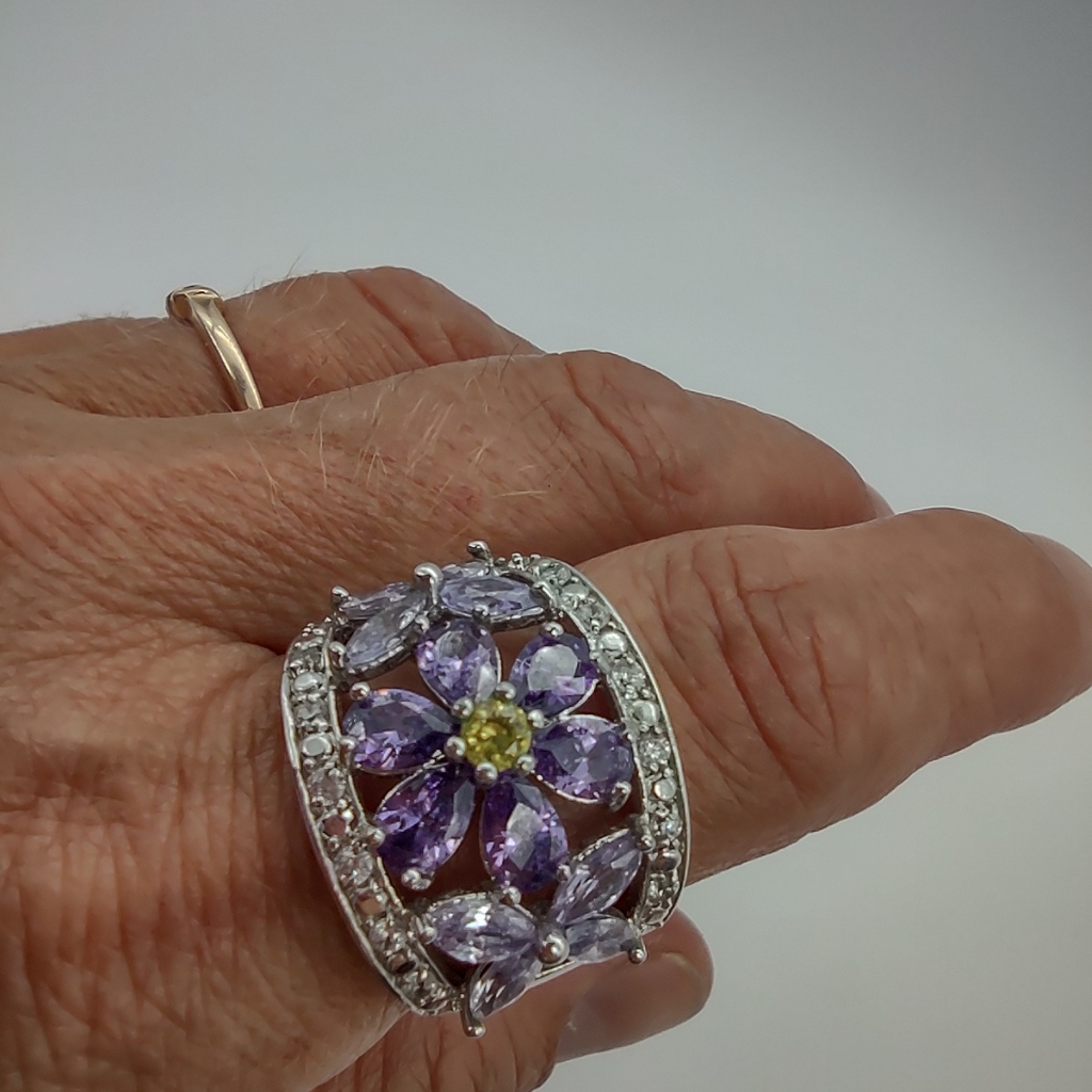 Sterling Silver And Cz Ring 925 Signed Size 9 19$